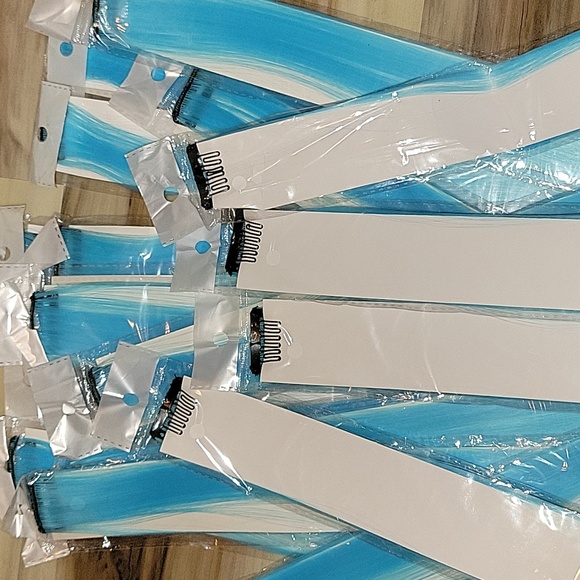 NWT 22 Pieces Clip in Blue Hair Extensions - Picture 4 of 4